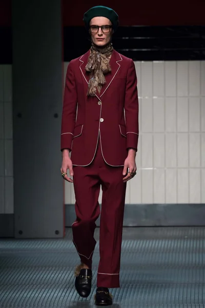 Look 18